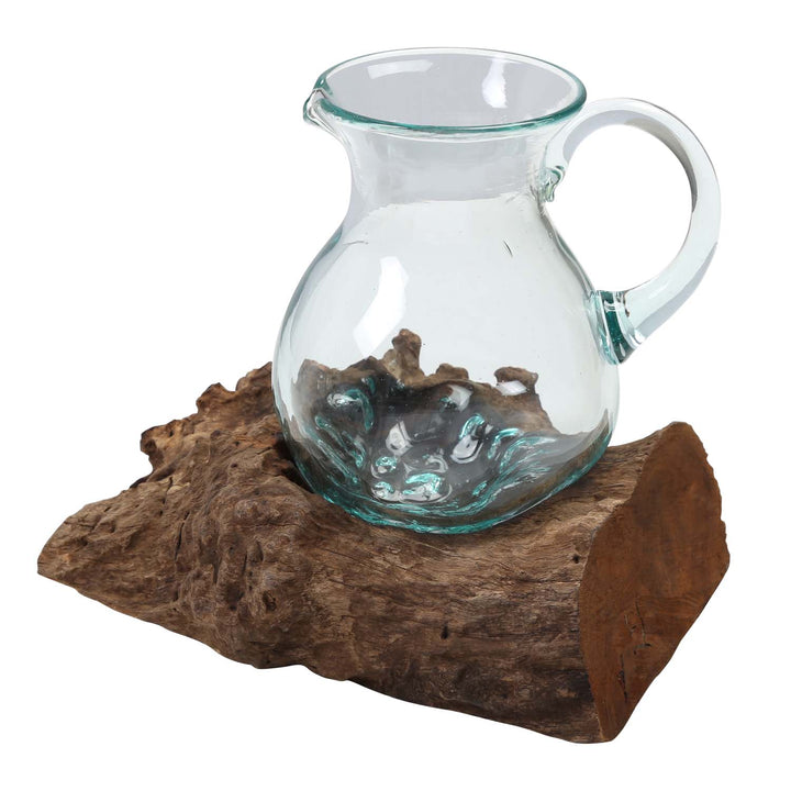 Jarra de cristal sobre madera de raíz A42