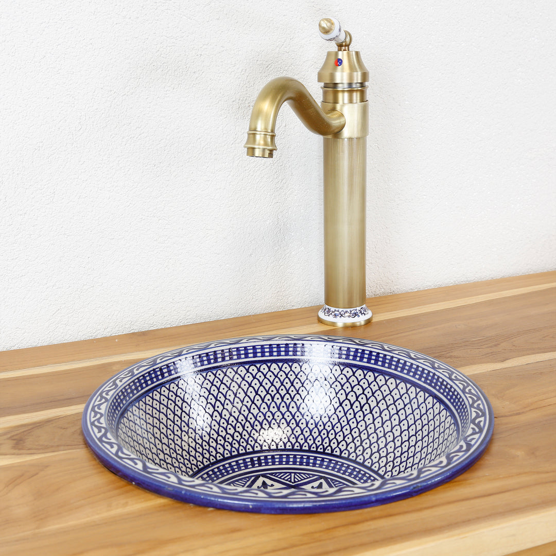 Lavabo sobre encimera para el baño de invitados
