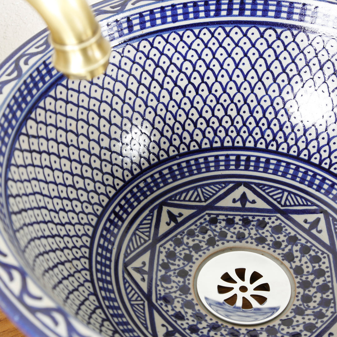 Lavabo sobre encimera para el baño de invitados