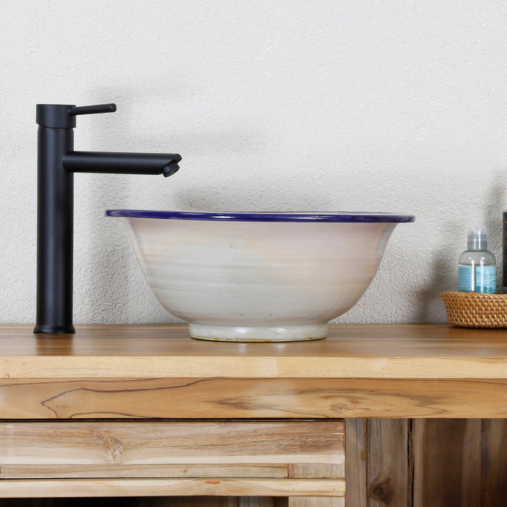 Lavabo de cerámica azul y blanco