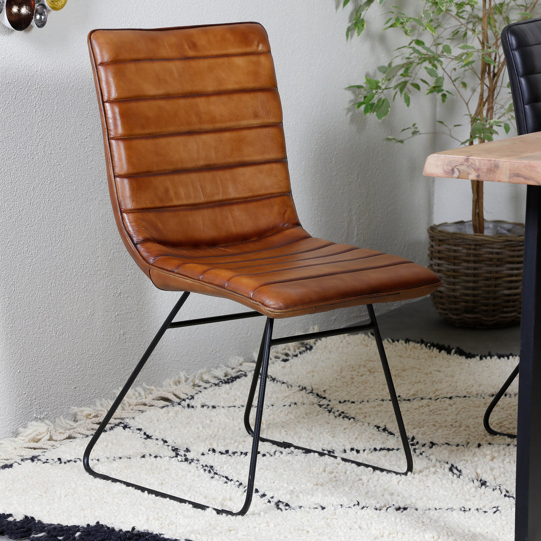 Silla de comedor de cuero marrón