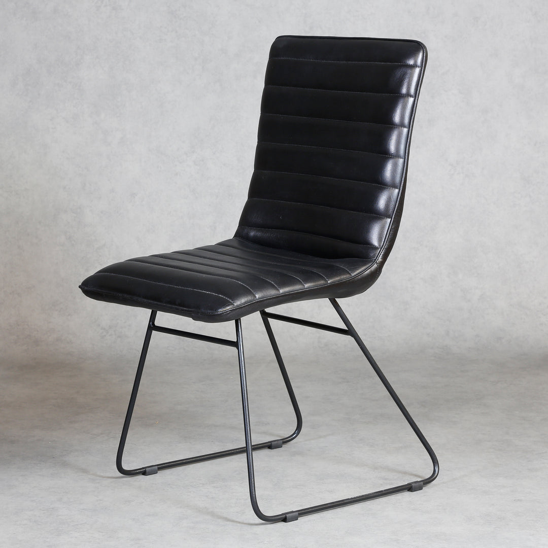 Silla de comedor de cuero negro