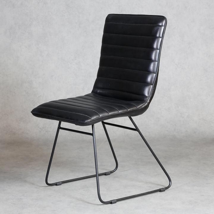Silla de comedor de cuero negro