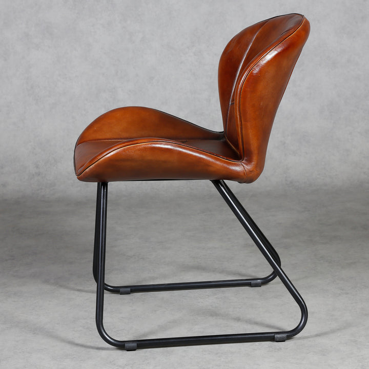 Silla de cuero rojo-marrón