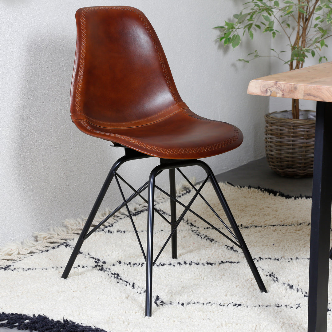Silla de comedor de cuero marrón