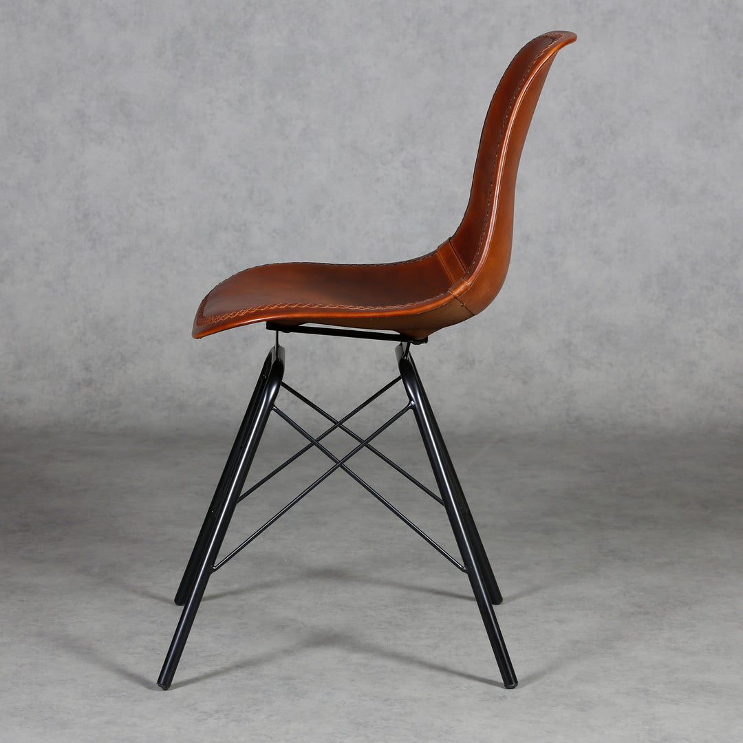 Silla de comedor de cuero marrón