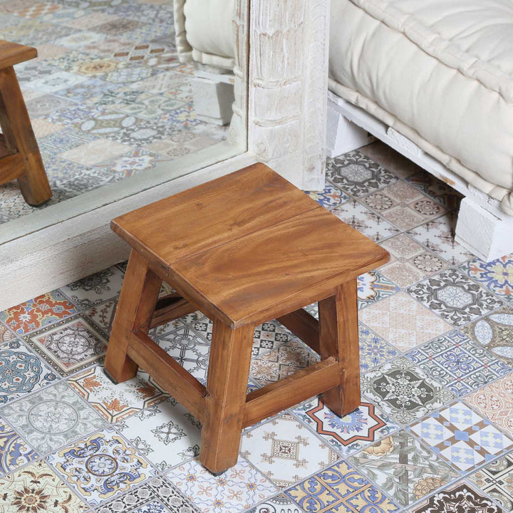 Taburete de madera de teca Aurora