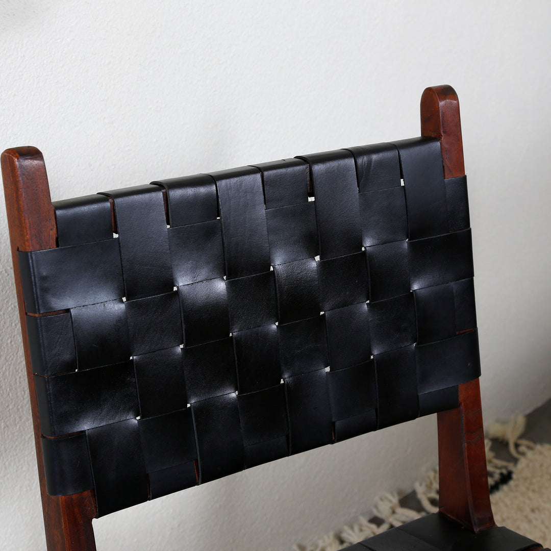 Silla de comedor de cuero negro