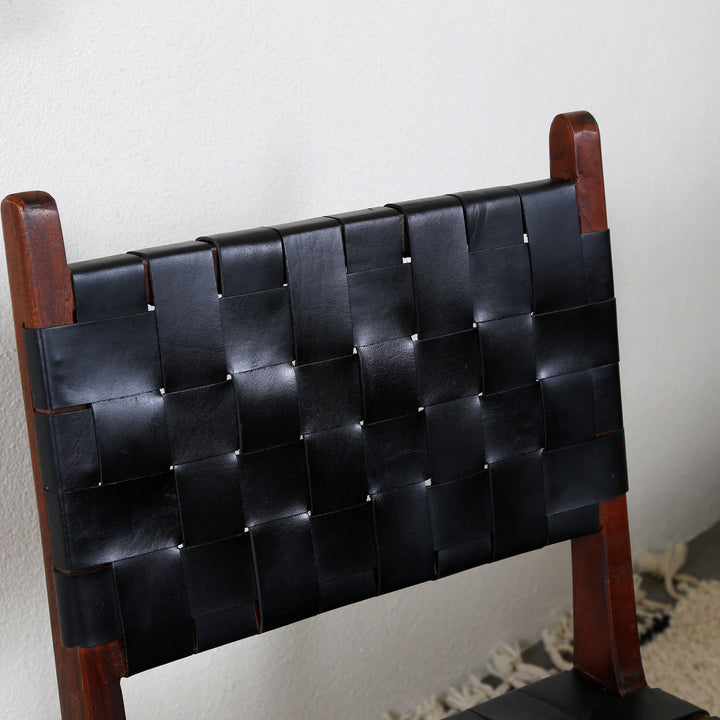 Silla de comedor de cuero negro