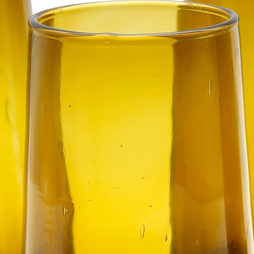 Mundgeblasene Cocktailgläser aus bernsteinfarbenem Glas – leicht strukturiert, stilvoll und individuell