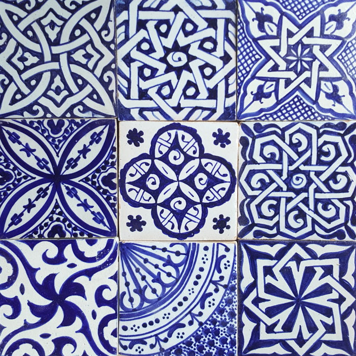 Azulejos pintados a mano, mezcla de azul y blanco