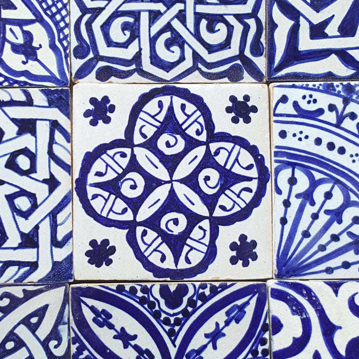 Azulejos pintados a mano, mezcla de azul y blanco