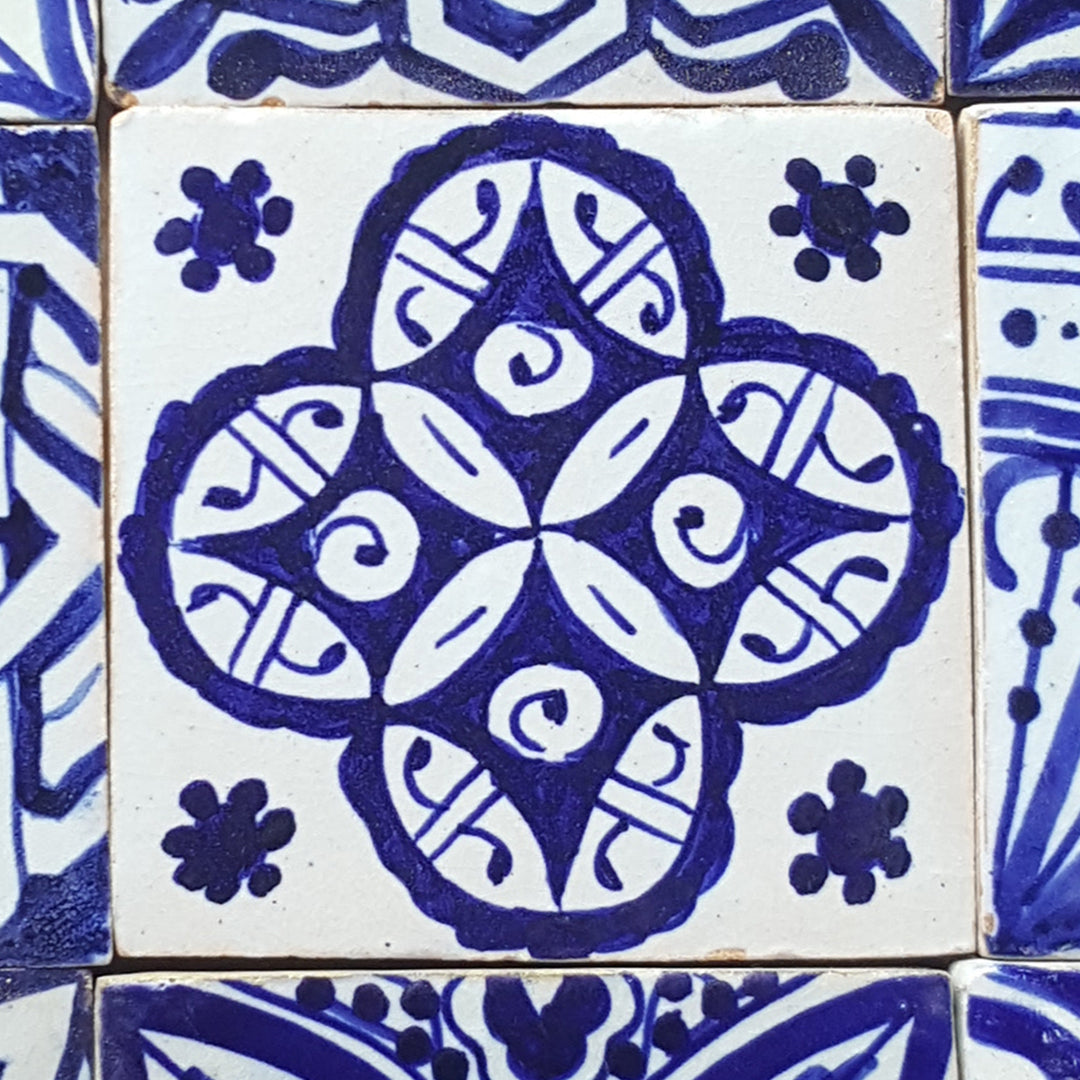 Azulejos pintados a mano, mezcla de azul y blanco