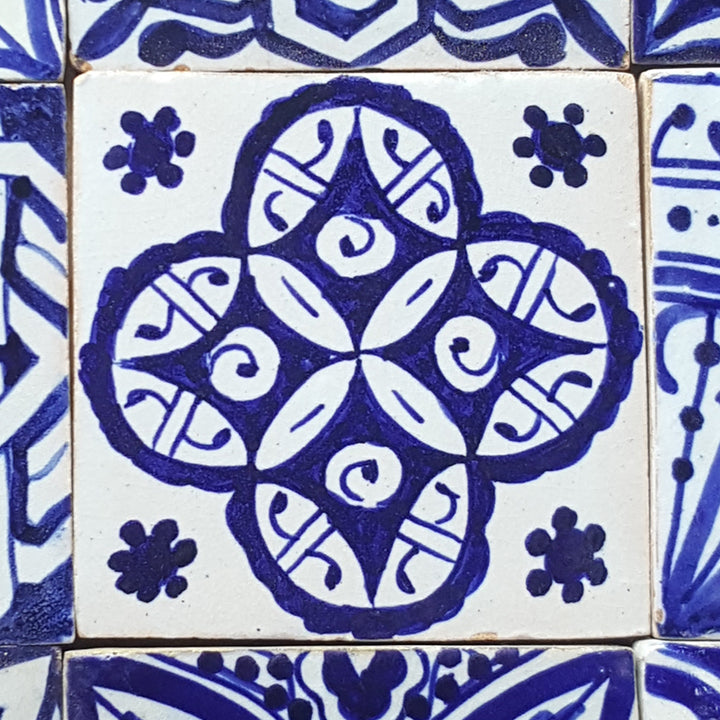 Azulejos pintados a mano, mezcla de azul y blanco