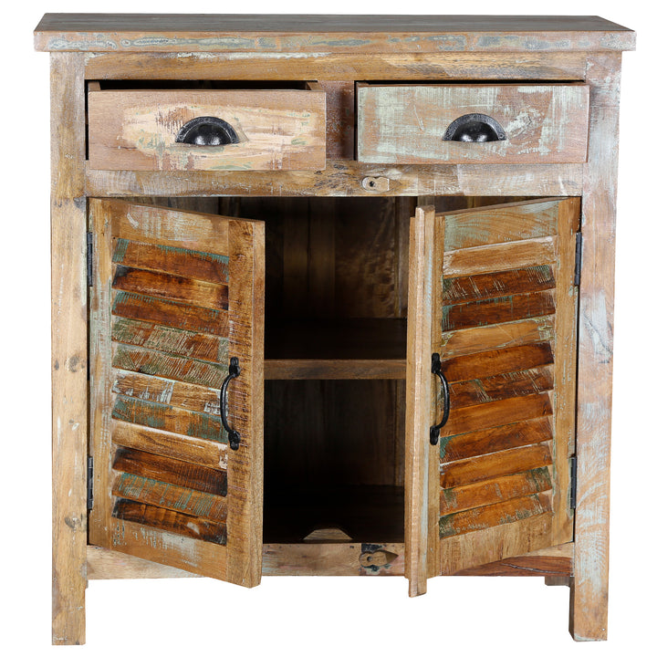 Highboard aus massivem Holz mit geöffneten Türen und Schubladen, freigestellt auf weißem Hintergrund