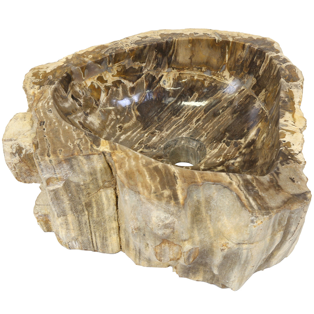 Lavabo sobre encimera de piedra natural fabricado en madera petrificada, exento sobre fondo blanco con forma de piedra irregular y veta fosilizada.