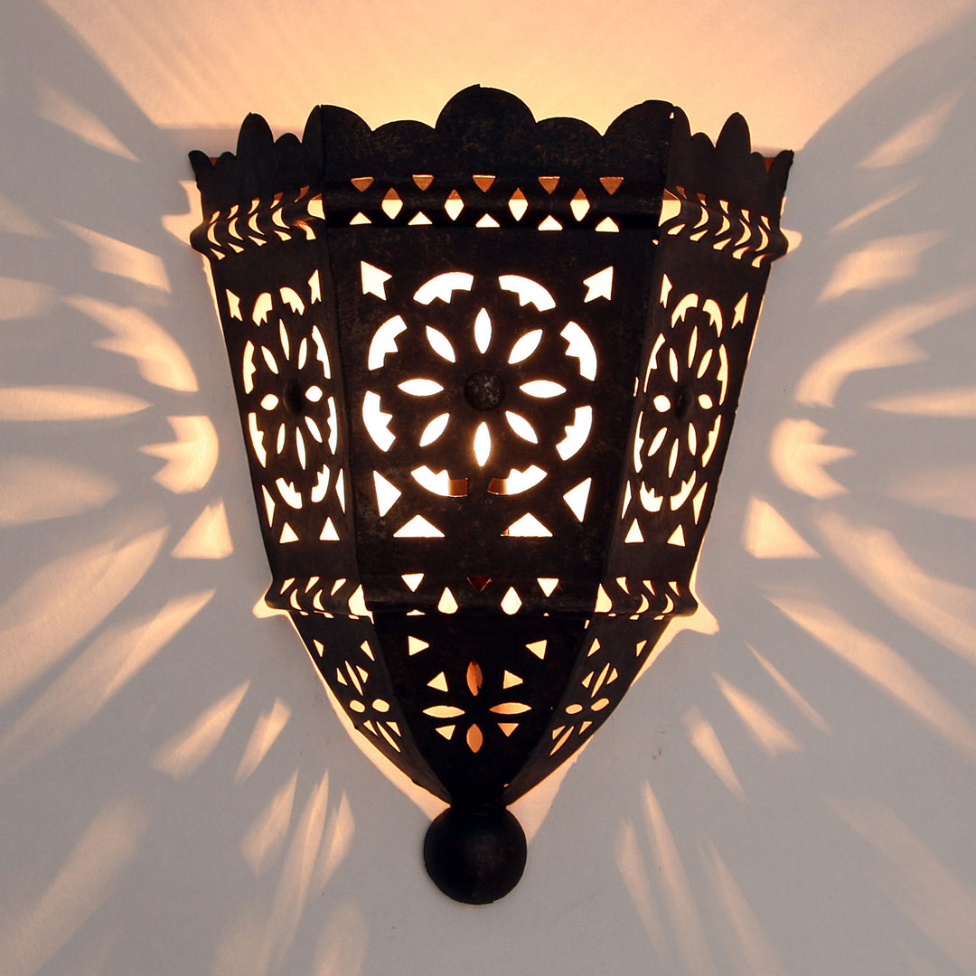 Lámpara de pared oriental de hierro EWL10