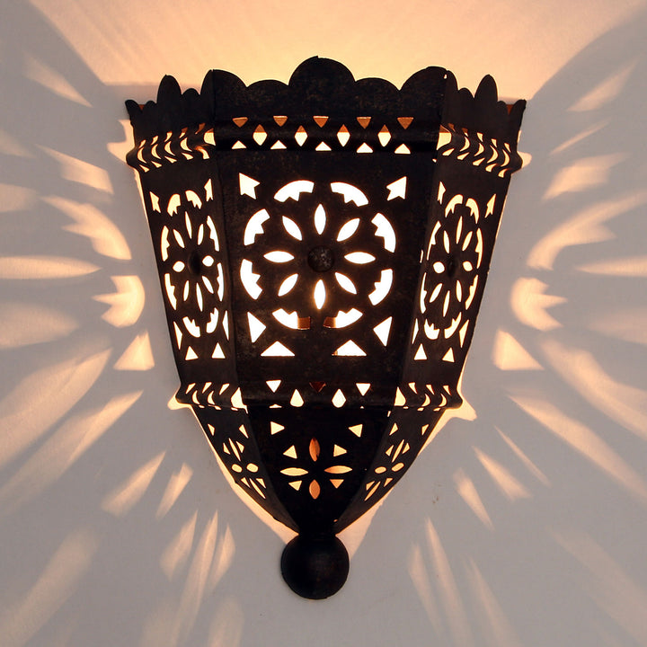 Lámpara de pared oriental de hierro EWL10