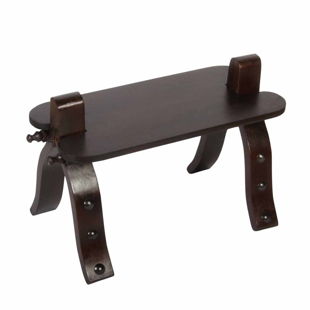 Taburete oriental Sadia con forma de camello