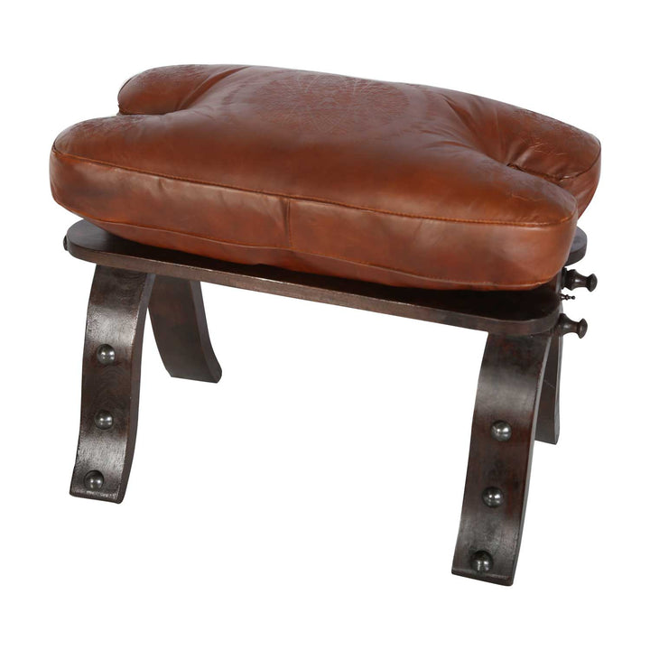 Taburete oriental Sadia con forma de camello