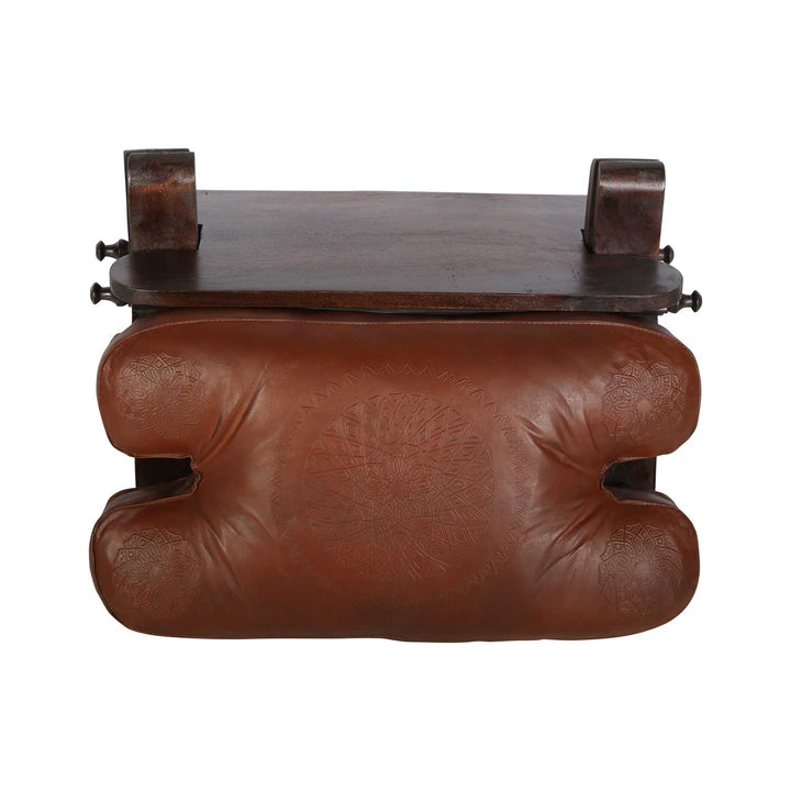 Taburete oriental Sadia con forma de camello