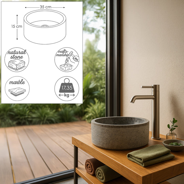 Lavabo sobre encimera redondo de piedra con croquis de dimensiones y símbolos de materiales, dispuesto sobre una consola de madera en un ambiente de baño tranquilo.
