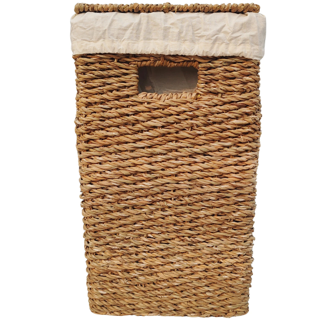 Cesto rectangular para la ropa de algas marinas con una capacidad de 50 litros, tapa cerrada, asa y forro de tela clara.