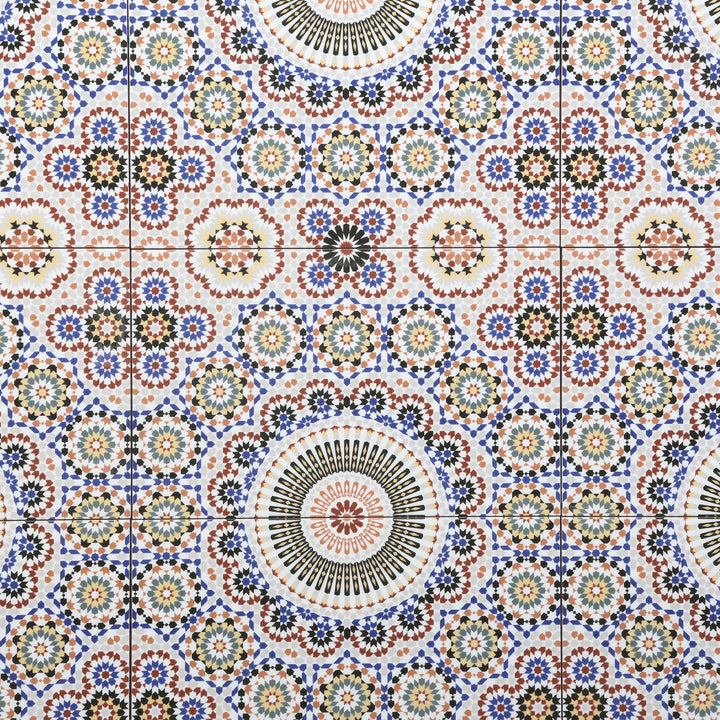 Baldosa de cerámica con diseño oriental, multicolor como un primer plano detallado